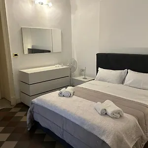 villa-casa-centro-storico-gioia.taorminaitalyhotels.com/
